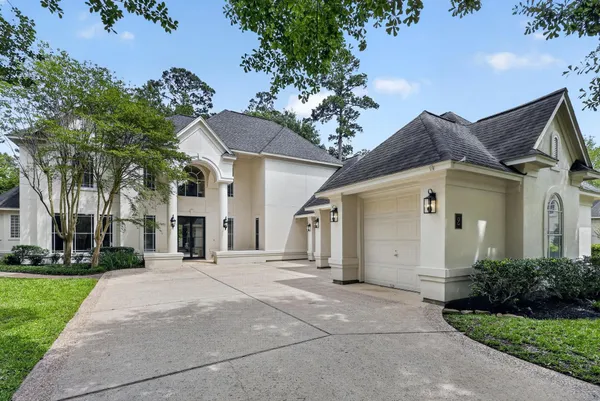$1,400,000 | 2 Argonne Place, The Woodlands, TX 77382