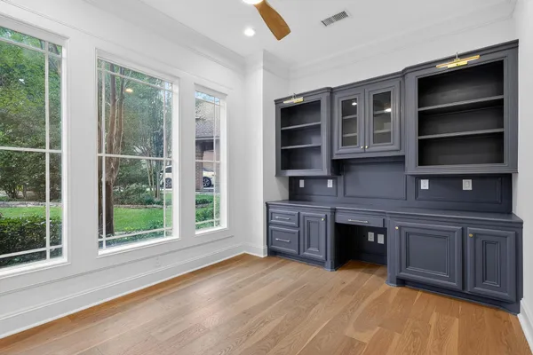 $1,400,000 | 2 Argonne Place, The Woodlands, TX 77382