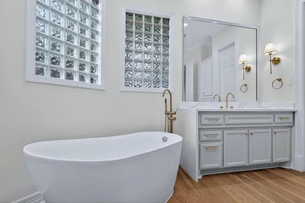 $1,400,000 | 2 Argonne Place, The Woodlands, TX 77382