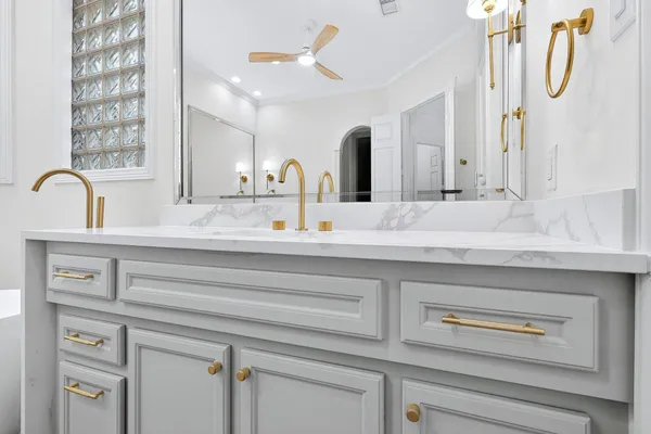 $1,400,000 | 2 Argonne Place, The Woodlands, TX 77382