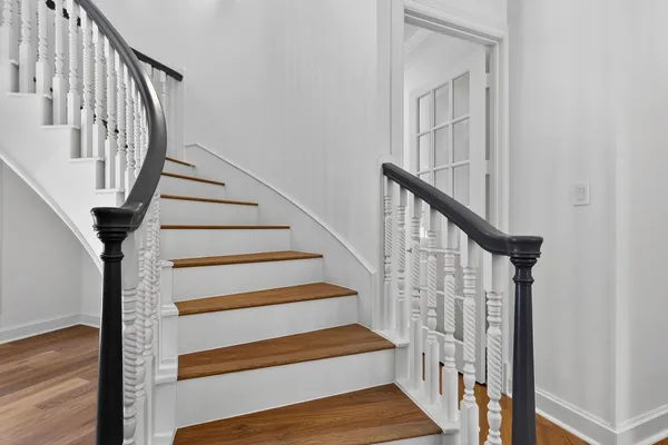 $1,400,000 | 2 Argonne Place, The Woodlands, TX 77382