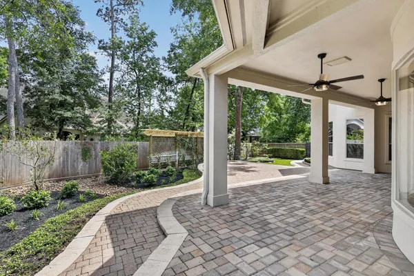 $1,400,000 | 2 Argonne Place, The Woodlands, TX 77382