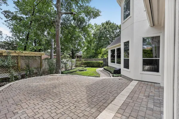 $1,400,000 | 2 Argonne Place, The Woodlands, TX 77382