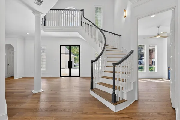 $1,400,000 | 2 Argonne Place, The Woodlands, TX 77382