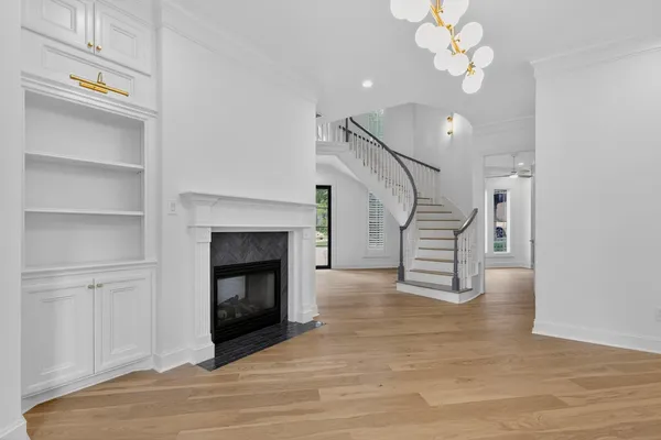 $1,400,000 | 2 Argonne Place, The Woodlands, TX 77382