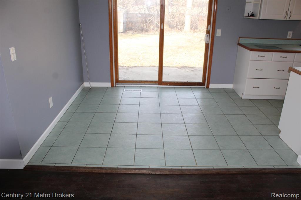 3509 Ridgecliffe Drive Flint, MI 48532 - Photo 5 of 16 Unit 1
