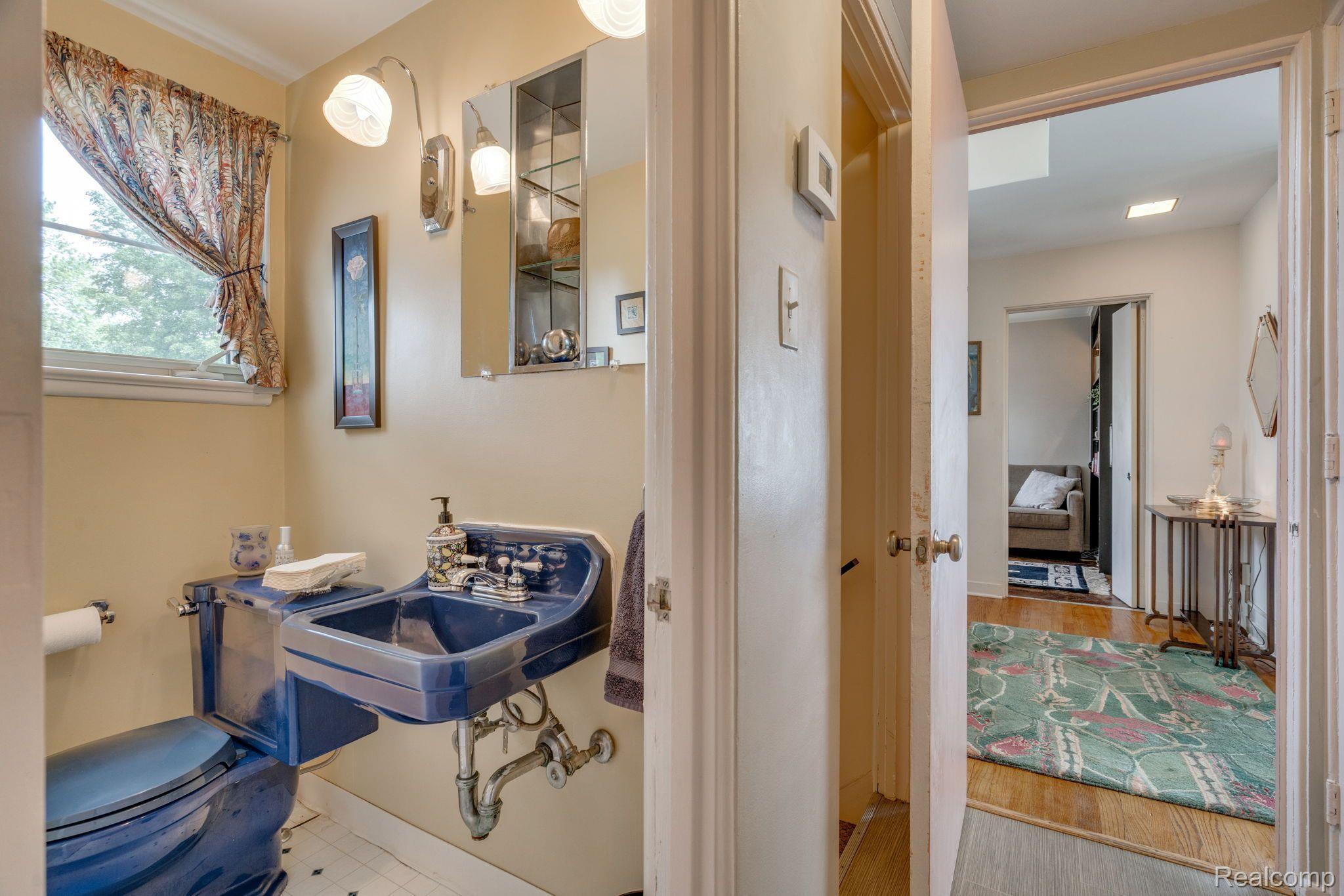 641 South Oxford Road Grosse Pointe, MI 48236 - Photo 23 of 57 First Floor - Lavatory