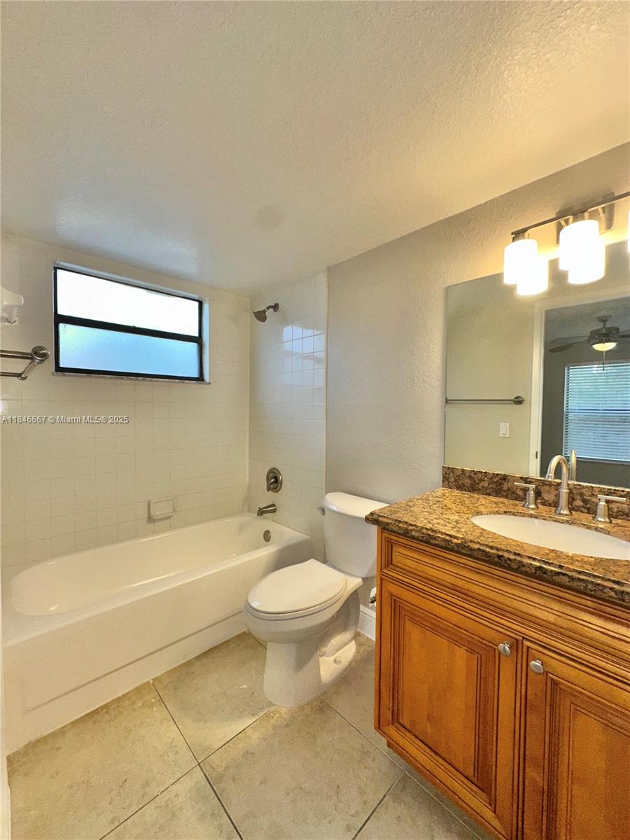 1620 Balfour Point Drive, Unit G West Palm Beach, FL 33411 - Photo 14 of 15 a bathroom with a sink a toilet and bathtub