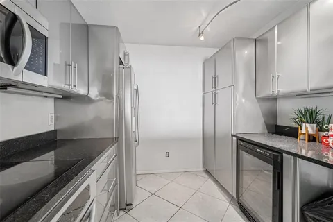 $180,000 | 7300 Sun Island Drive South, Unit 1602, South Pasadena, FL 33707