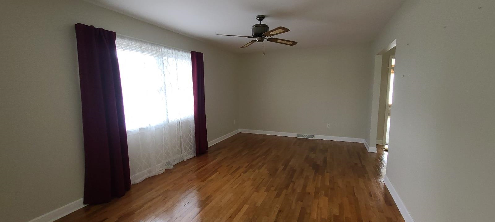 2144 Aiken Road Owosso, MI 48867 - Photo 13 of 40 50126219-12.JPG