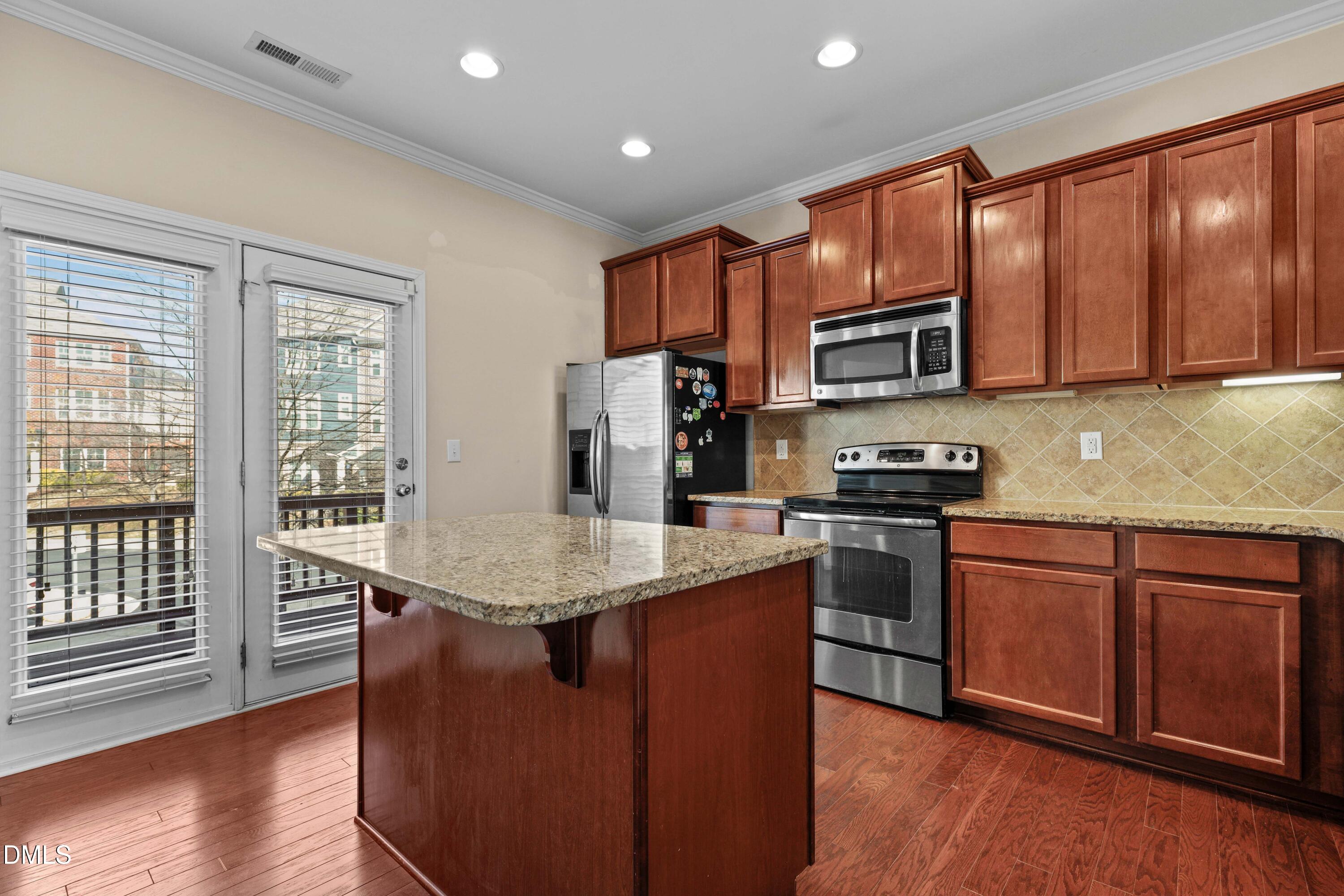 3017 Summerhouse Road Cary, NC 27519 - Photo 6 of 33 9