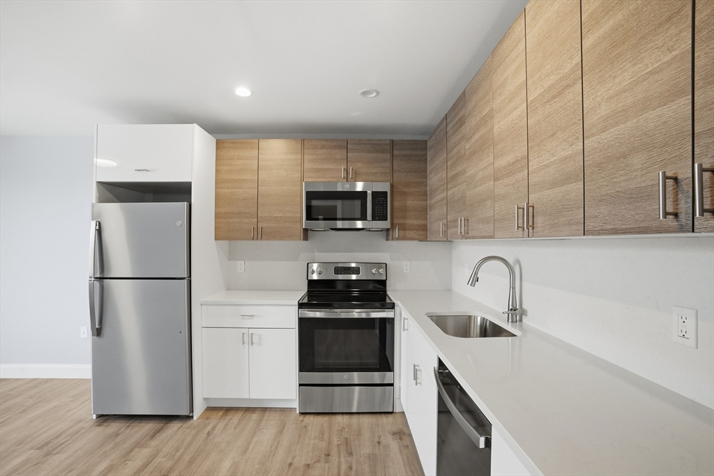 632 Centre Street, Unit 302 Boston, MA 02130 - Photo 4 of 14