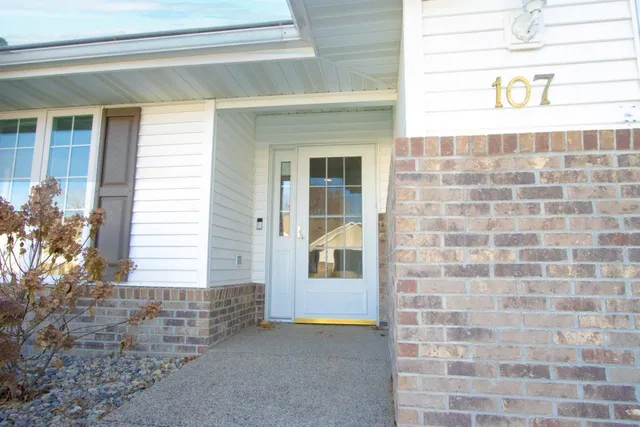 $389,900 | 107 Shiloh Court, Mankato, MN 56001