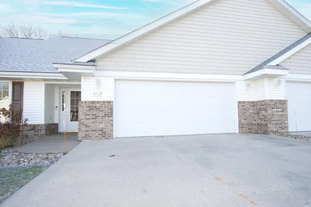$389,900 | 107 Shiloh Court, Mankato, MN 56001