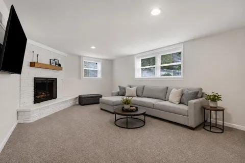 $785,000 | 61 Harris Avenue, Clarendon Hills, IL 60514