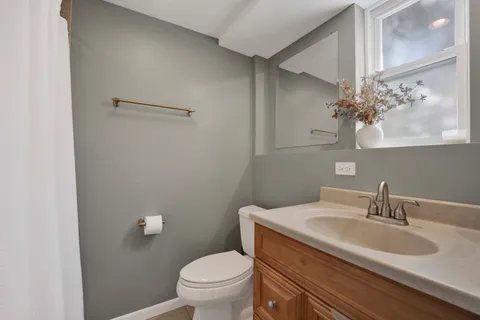$785,000 | 61 Harris Avenue, Clarendon Hills, IL 60514