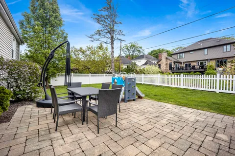$785,000 | 61 Harris Avenue, Clarendon Hills, IL 60514