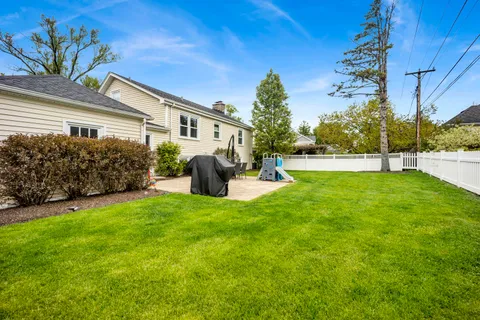 $785,000 | 61 Harris Avenue, Clarendon Hills, IL 60514