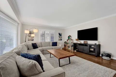 $785,000 | 61 Harris Avenue, Clarendon Hills, IL 60514