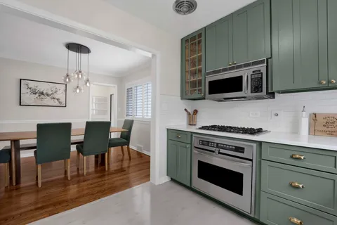 $785,000 | 61 Harris Avenue, Clarendon Hills, IL 60514
