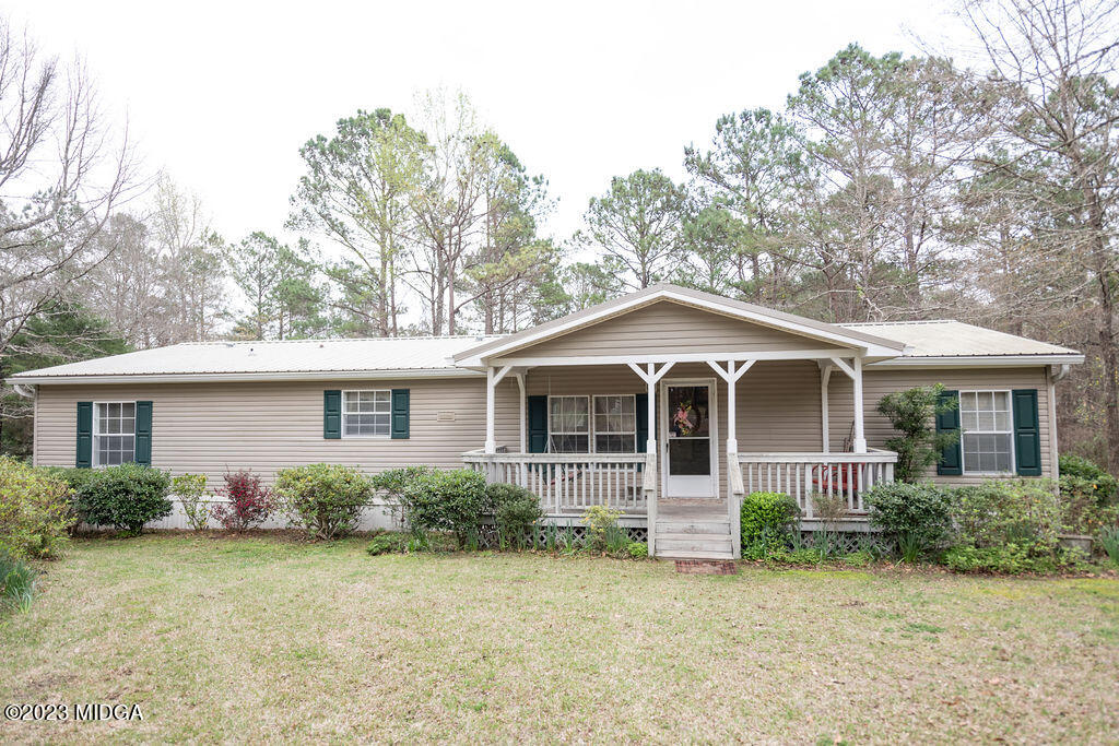 5933 Moseley Dixon Road Macon, GA 31220 - Photo 2 of 38 a front view of a house with garden