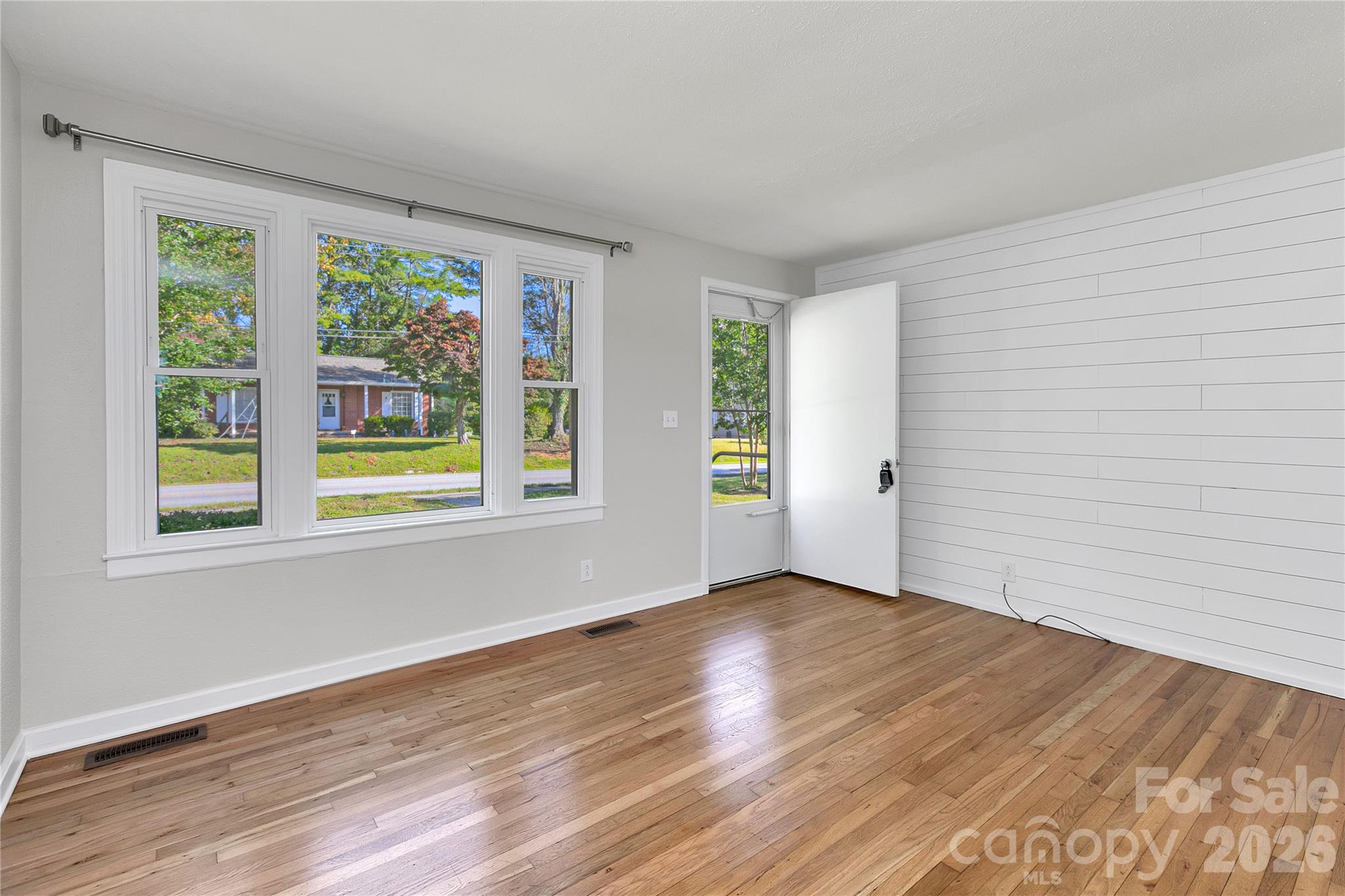 52 Elm Bend Road Brevard, NC 28712 - Photo 4 of 31 Gallery Image 4