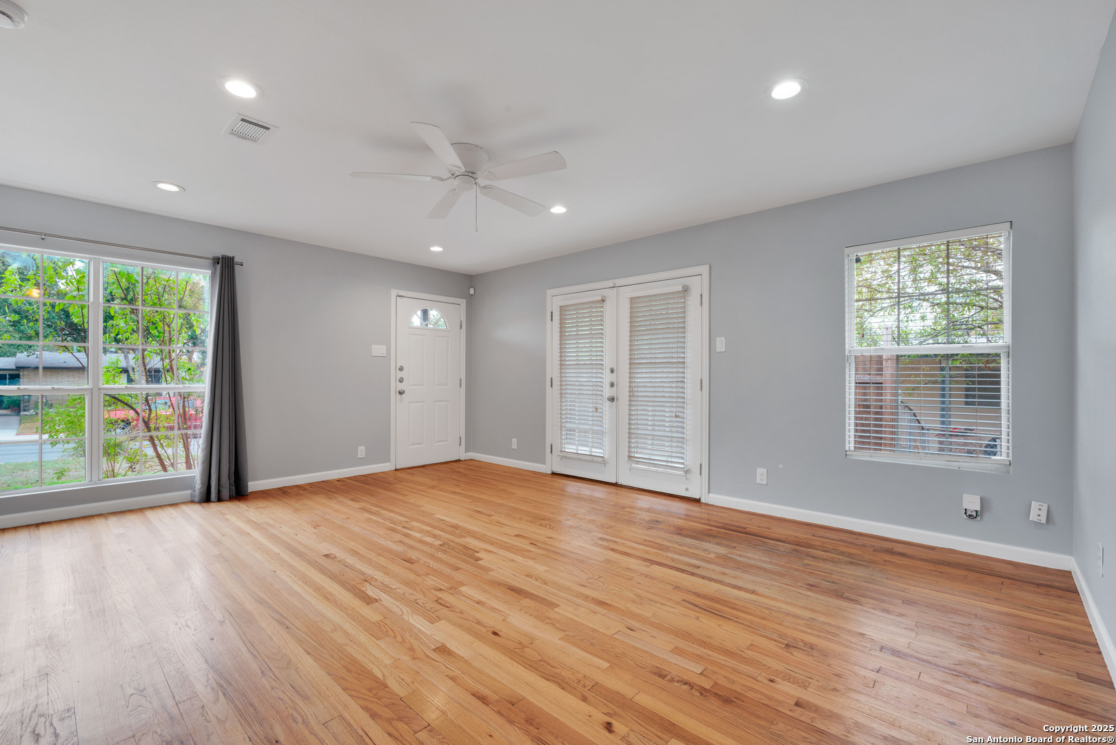 142 Shady Rill San Antonio, TX 78213 - Photo 4 of 15