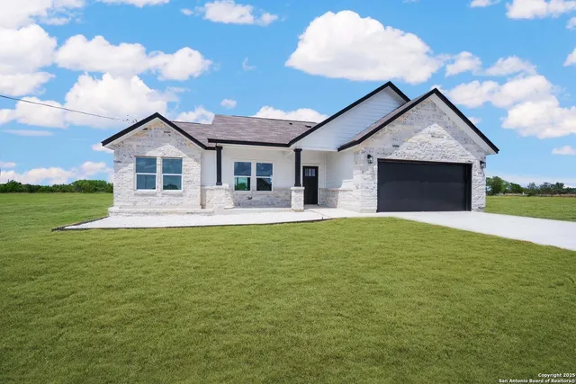 $345,000 | 150 Ranchero Way, Natalia, TX 78059