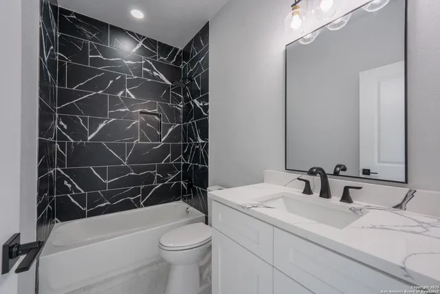 $345,000 | 150 Ranchero Way, Natalia, TX 78059