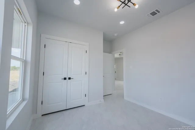 $345,000 | 150 Ranchero Way, Natalia, TX 78059