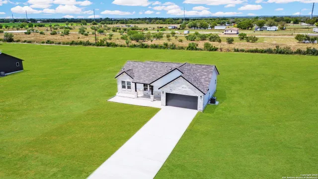 $345,000 | 150 Ranchero Way, Natalia, TX 78059