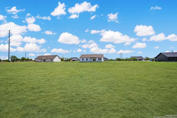 $334,999 | 150 Ranchero Way, Natalia, TX 78059