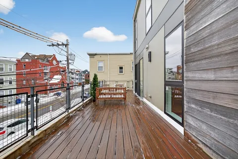 $1,099,990 | 260 Beacon Street, Unit 201, Somerville, MA 02143