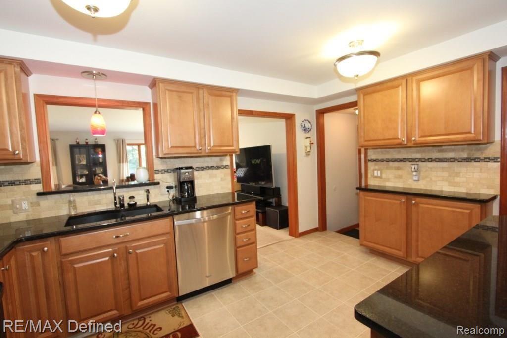 274 Texas Avenue Rochester, MI 48309 - Photo 8 of 20 IMG_5295.JPG