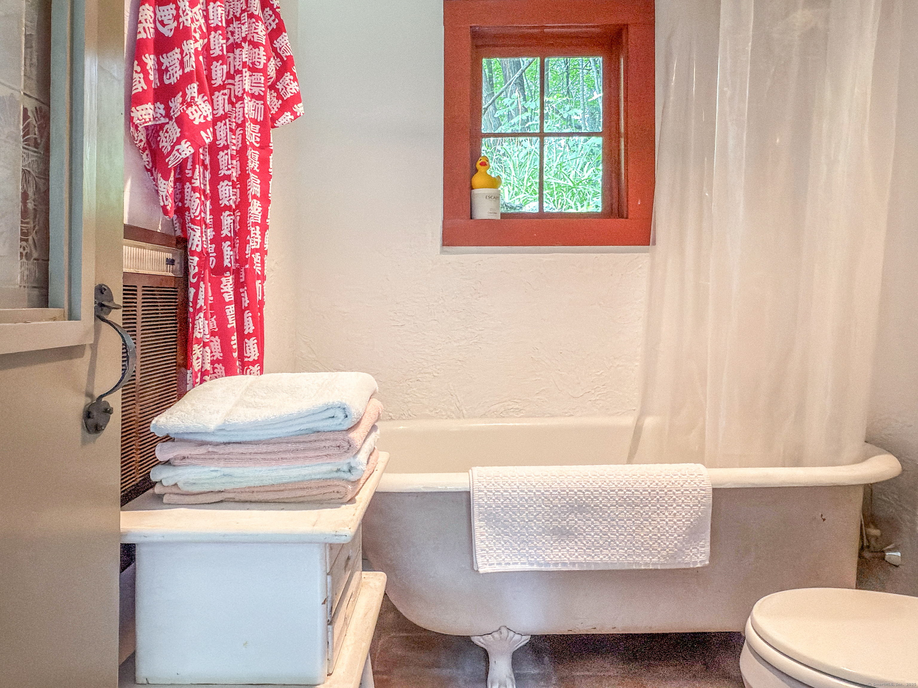 50 Southbury Road Roxbury, CT 06783 - Photo 30 of 31 a bathroom with a sink toilet and bathtub