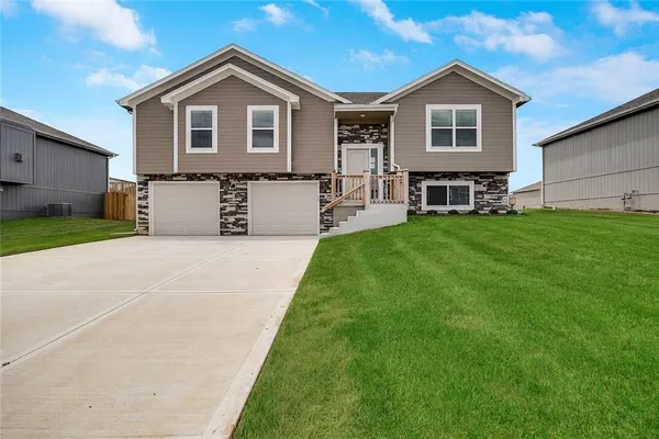$349,900 | 610 Wild Lupine Lane, Raymore, MO 64083