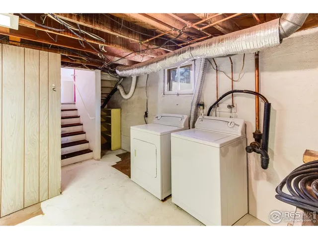 a view of a storage & utility room with washer and dryer