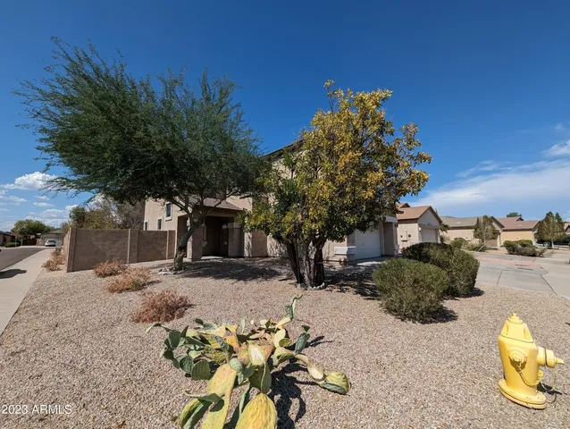 $2,098 | 5794 West Golden Lane, Glendale, AZ 85302