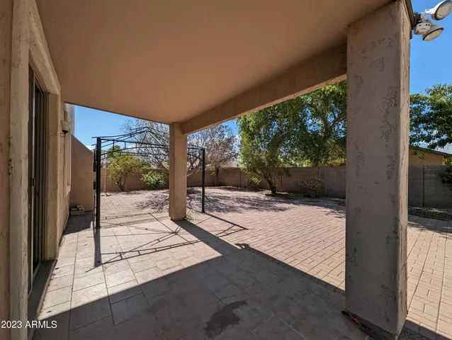 $2,098 | 5794 West Golden Lane, Glendale, AZ 85302