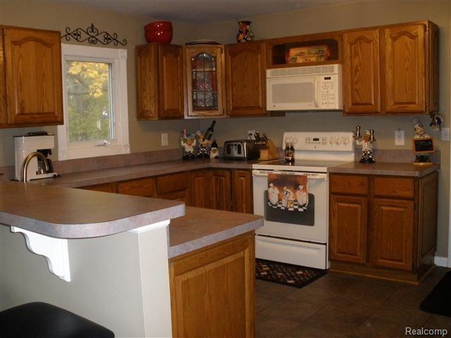 6759 Rickett Road Brighton, MI 48116 - Photo 7 of 13 Kitchen