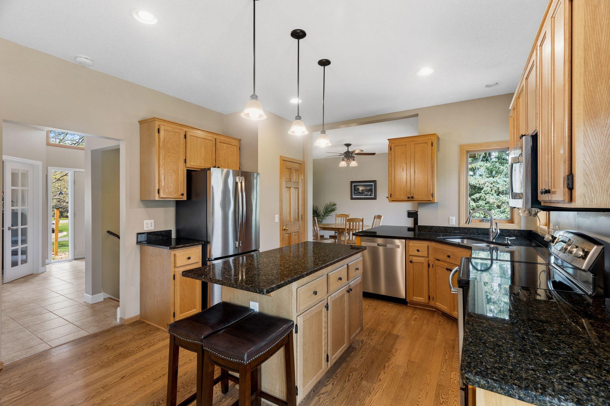 10053 Raleigh Court Woodbury, MN 55129 - Photo 4 of 37
