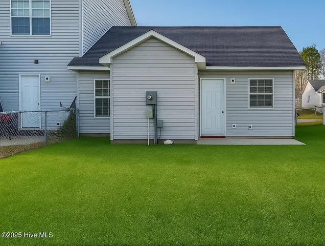 $1,250 | 1076 West Pueblo Drive, Jacksonville, NC 28546