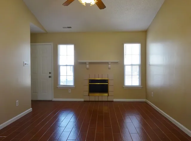 $1,250 | 1076 West Pueblo Drive, Jacksonville, NC 28546