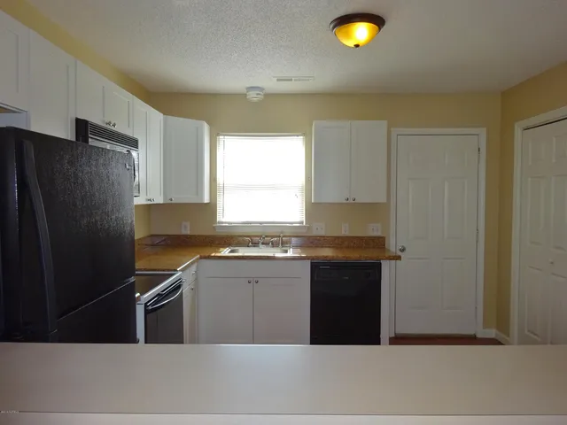 $1,250 | 1076 West Pueblo Drive, Jacksonville, NC 28546