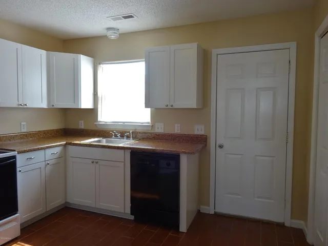 $1,250 | 1076 West Pueblo Drive, Jacksonville, NC 28546