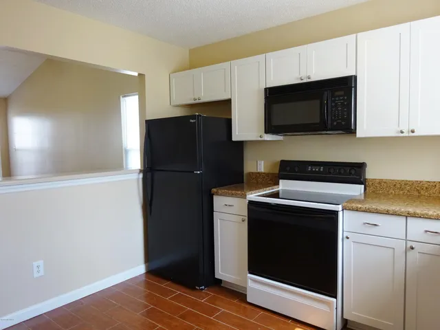 $1,250 | 1076 West Pueblo Drive, Jacksonville, NC 28546