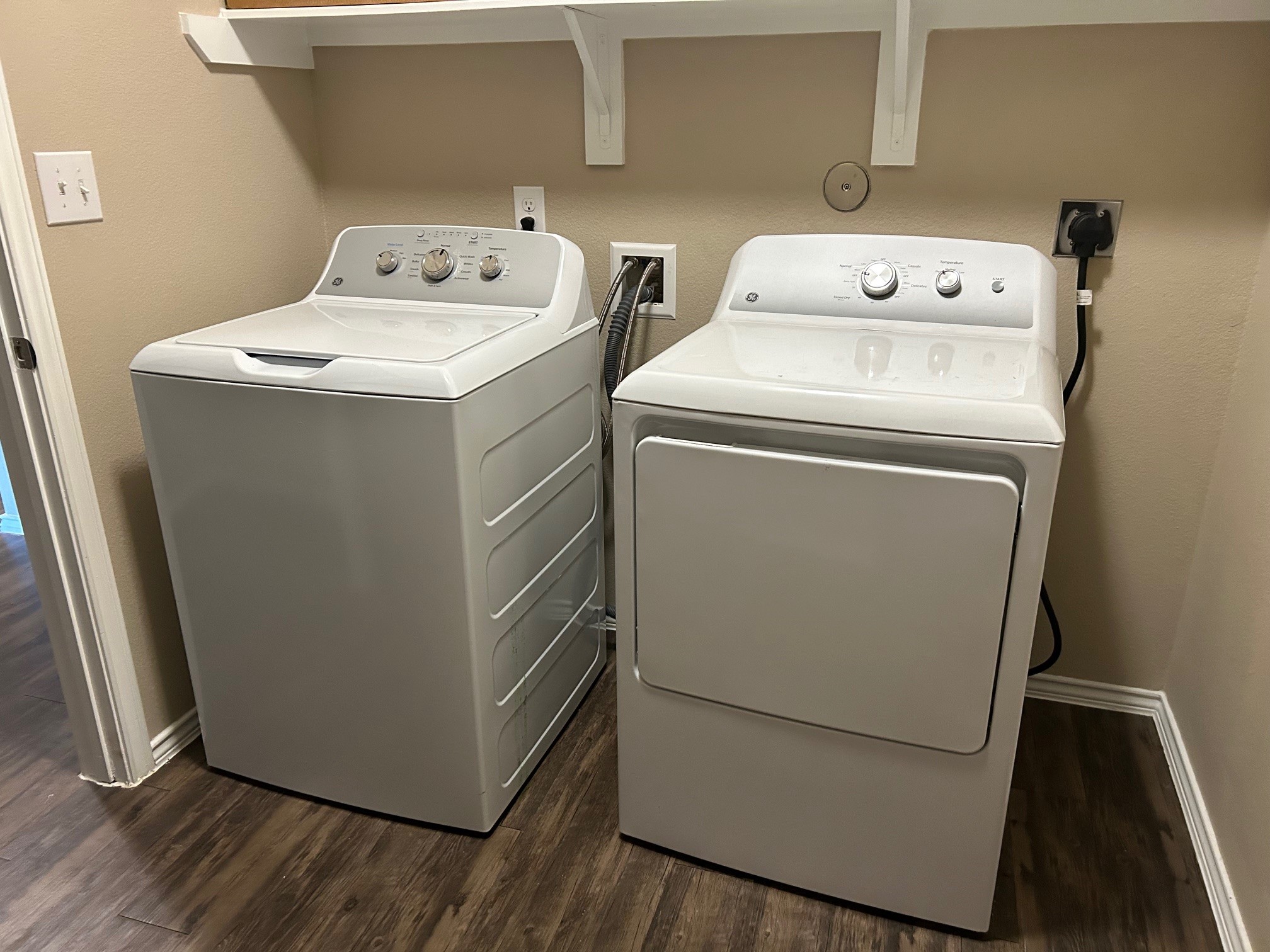 2363 Timberland Country Drive Conroe, TX 77304 - Photo 15 of 25 Washer & Dryer Stay