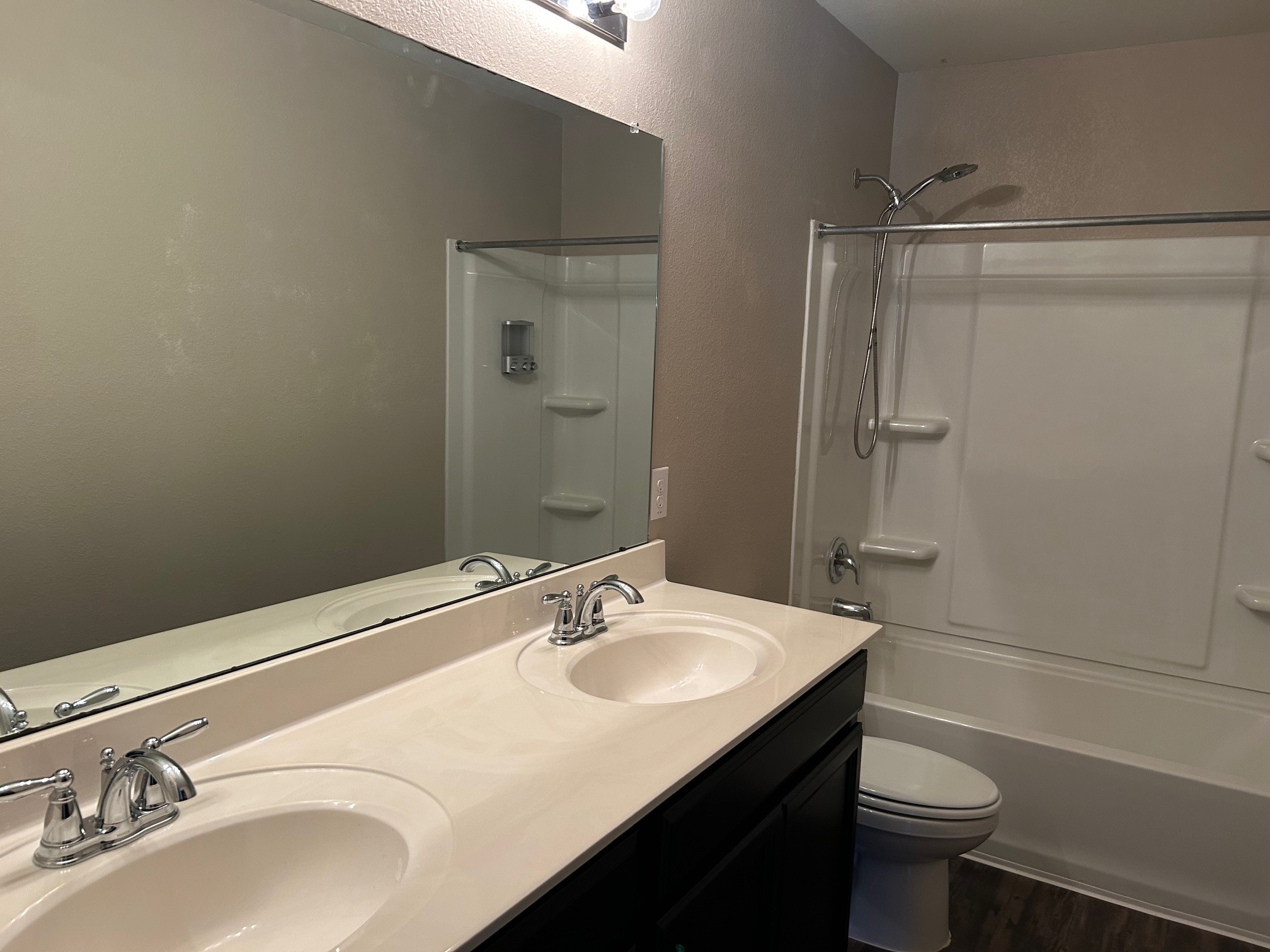 2363 Timberland Country Drive Conroe, TX 77304 - Photo 19 of 25 Secondary Bath with dual sinks!