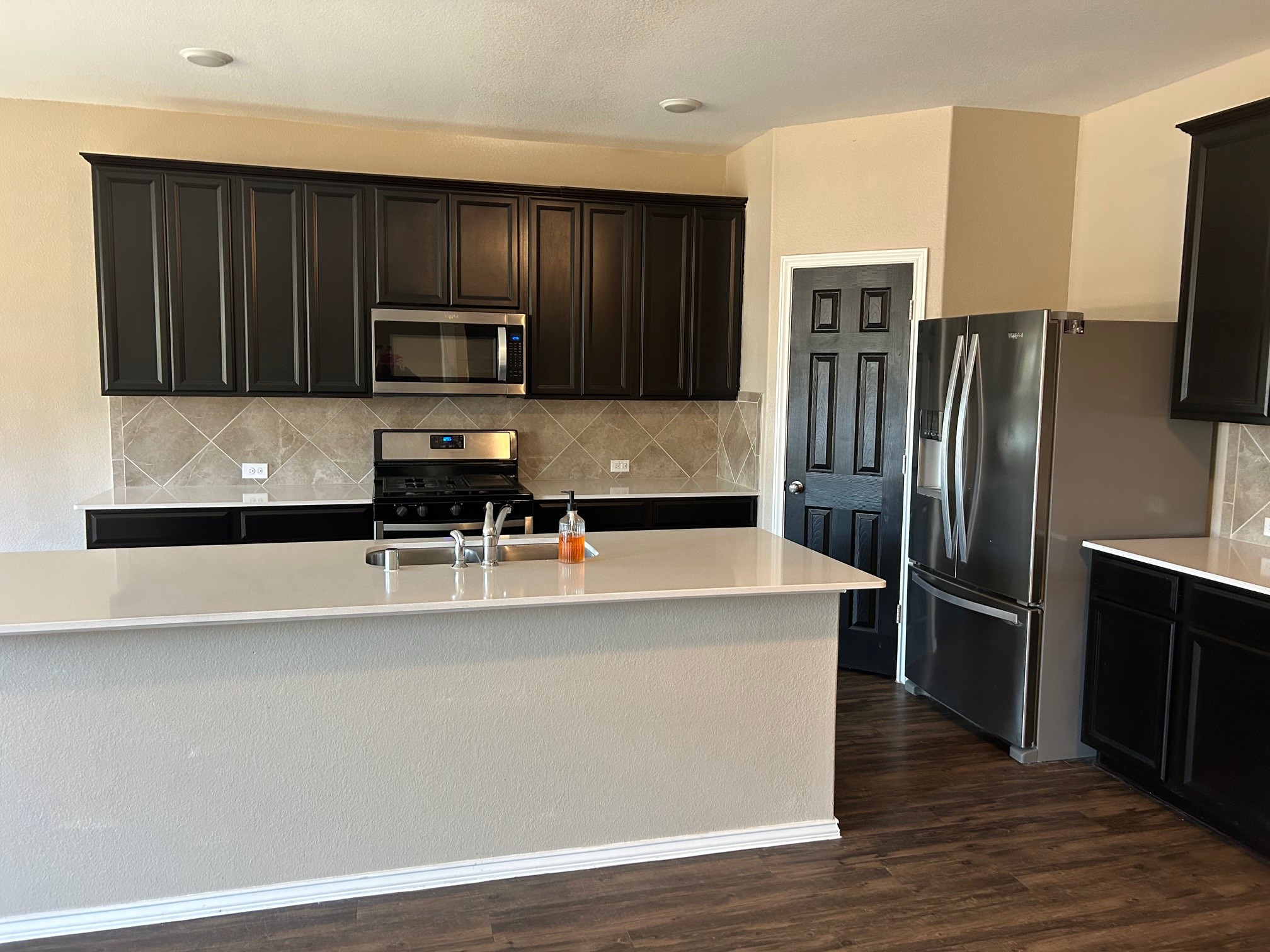 2363 Timberland Country Drive Conroe, TX 77304 - Photo 5 of 25 View of Breakfast Bar in quartz counter