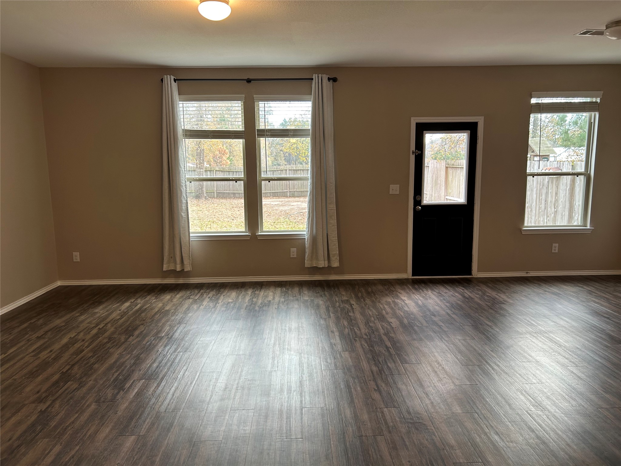 2363 Timberland Country Drive Conroe, TX 77304 - Photo 9 of 25 Living Area